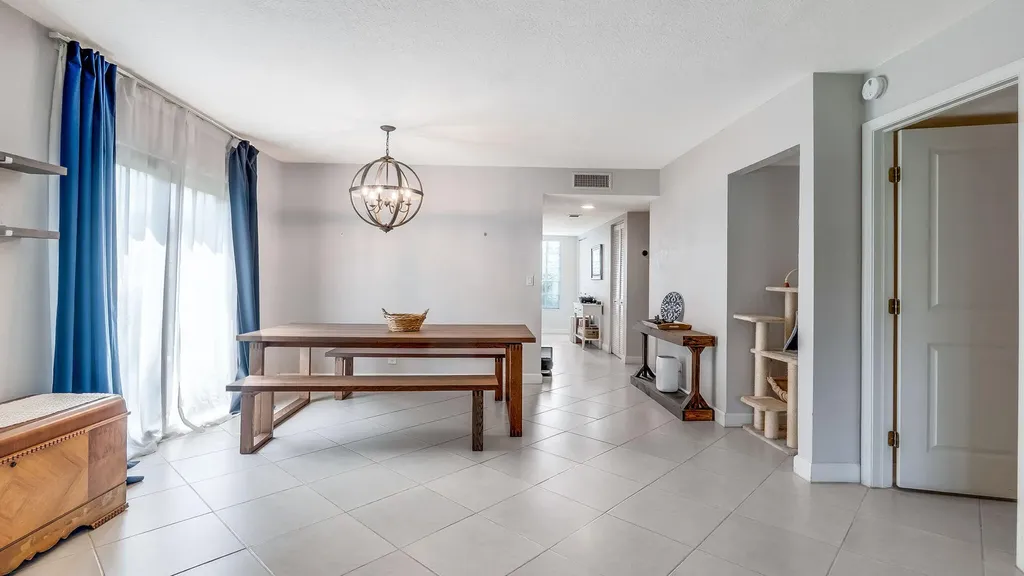 303 Lakeview Drive Weston FL 33326