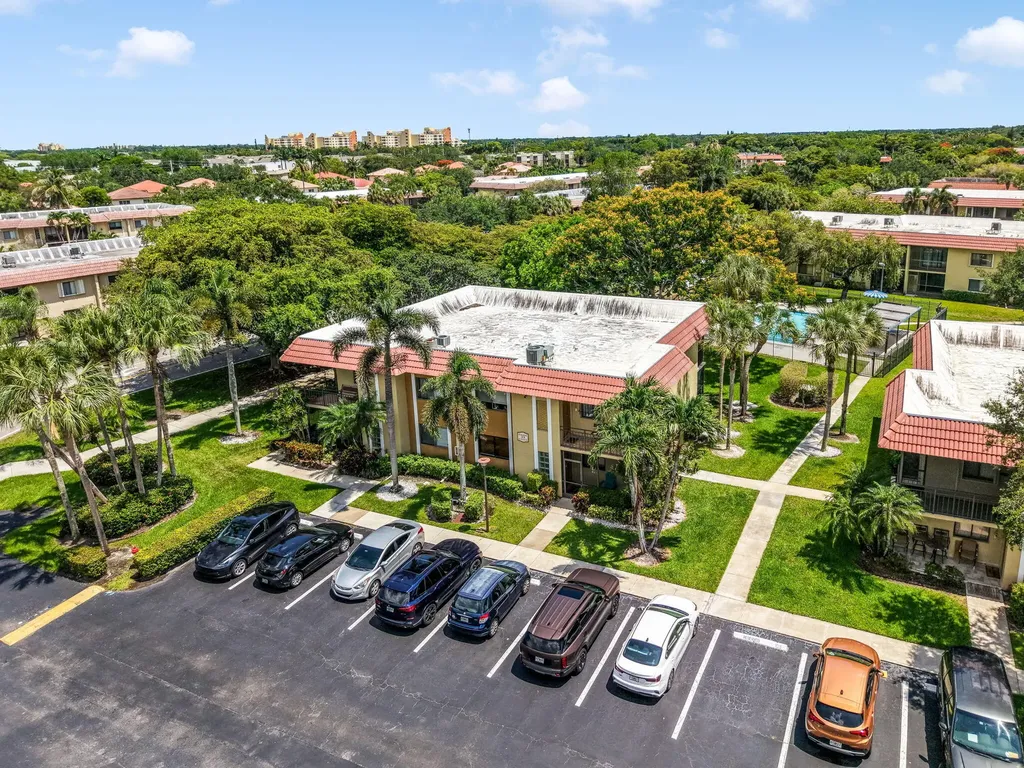 303 Lakeview Drive Weston FL 33326