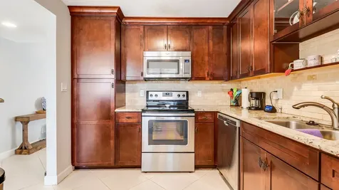 303 Lakeview Drive Weston FL 33326