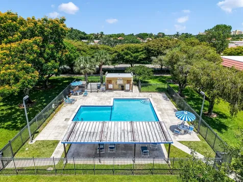 303 Lakeview Drive Weston FL 33326