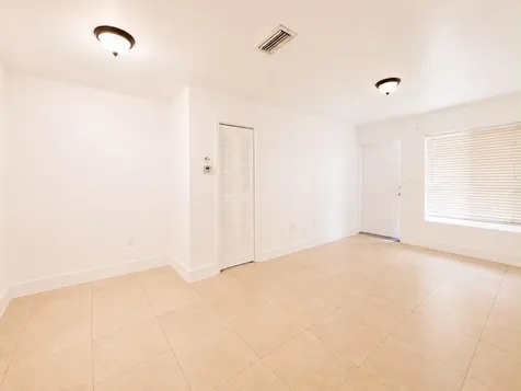 990 NW 1st Street Miami FL 33128