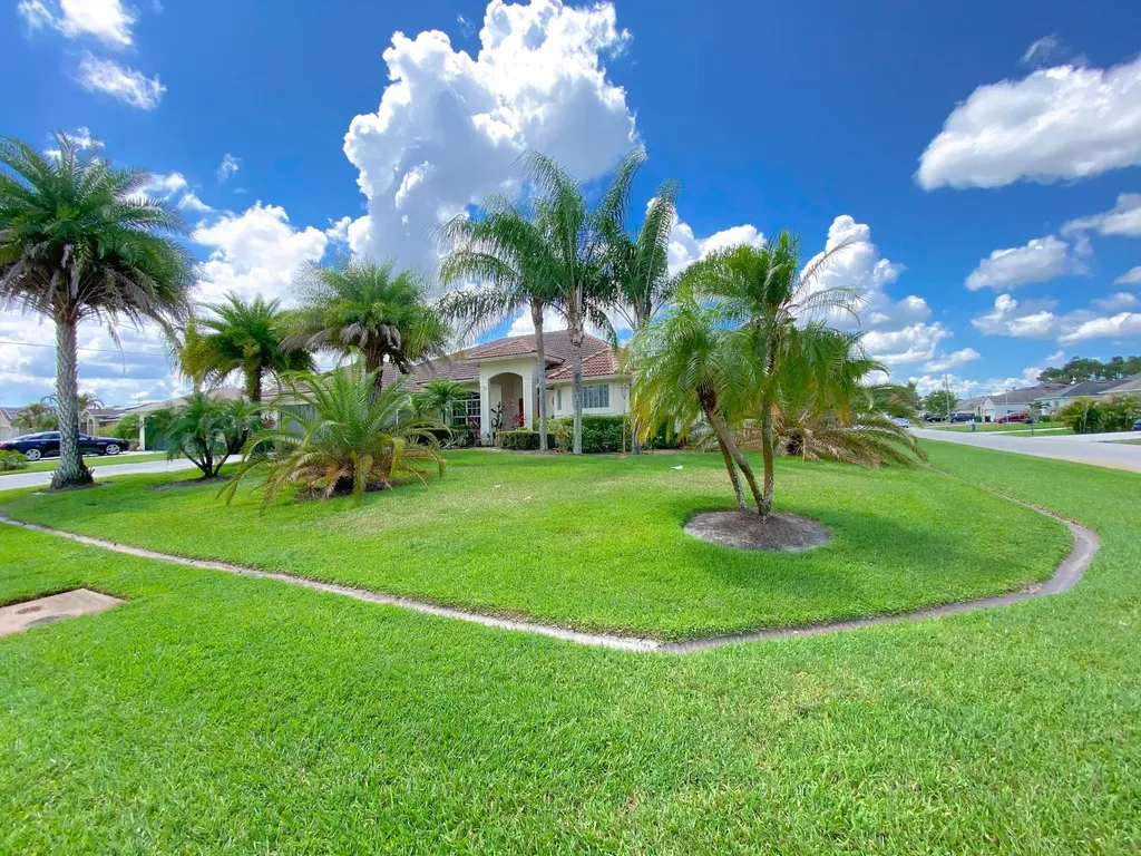 1602 SW Cefalu Circle Port St Lucie FL 34953