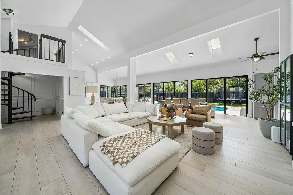 2707 Biarritz Drive Palm Beach Gardens FL 33410