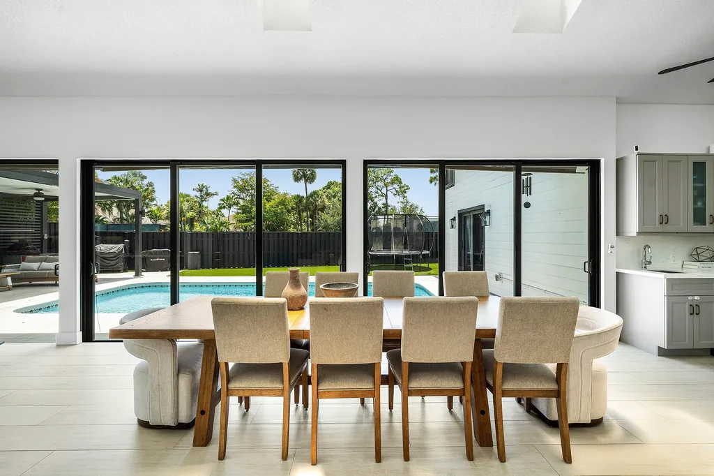 2707 Biarritz Drive Palm Beach Gardens FL 33410