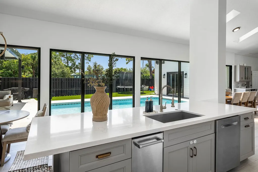 2707 Biarritz Drive Palm Beach Gardens FL 33410