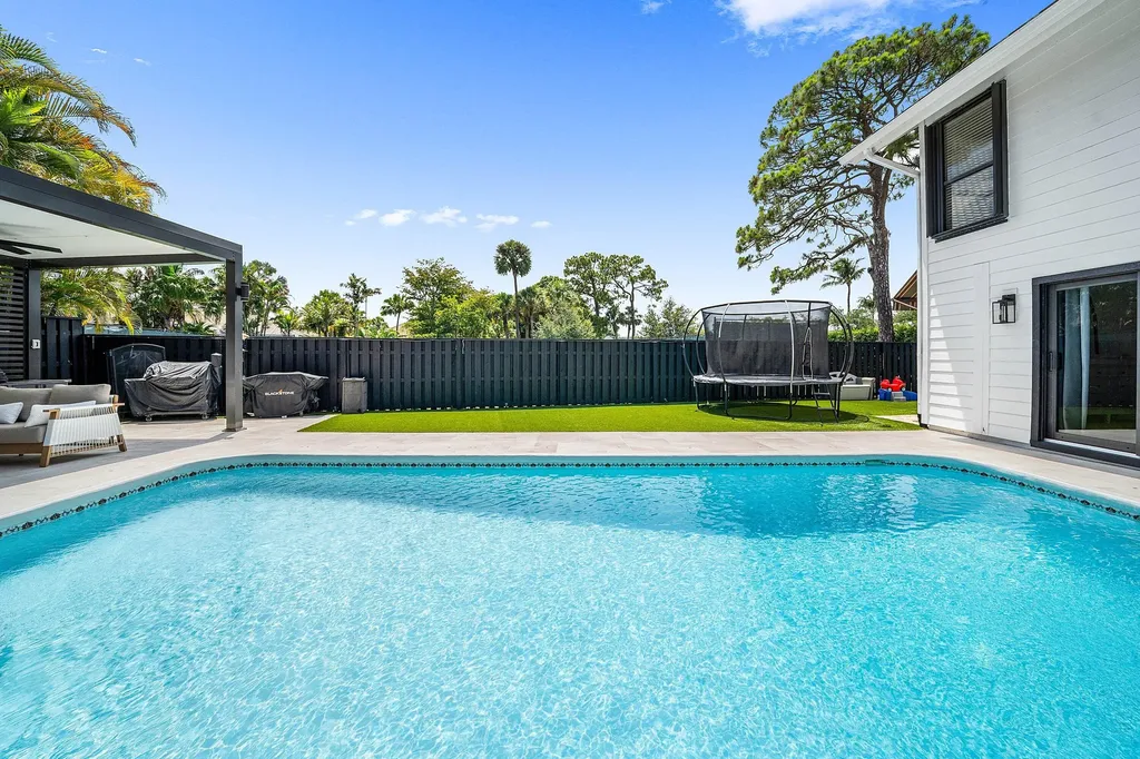 2707 Biarritz Drive Palm Beach Gardens FL 33410