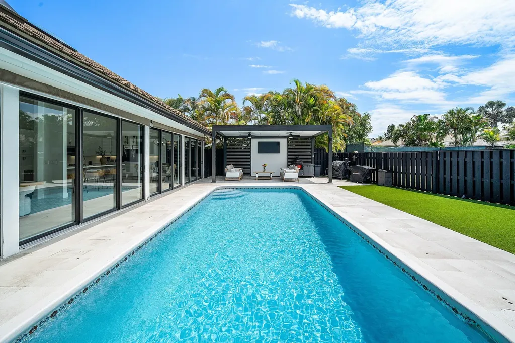 2707 Biarritz Drive Palm Beach Gardens FL 33410