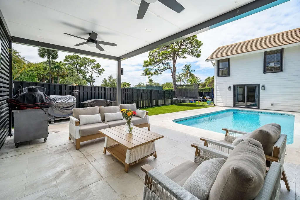 2707 Biarritz Drive Palm Beach Gardens FL 33410