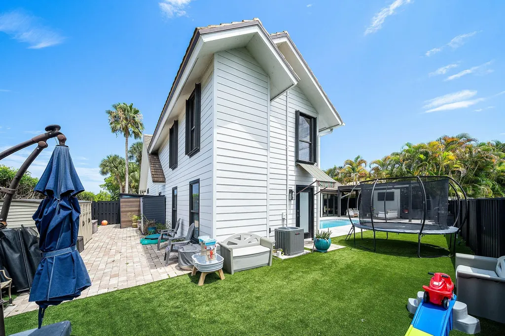 2707 Biarritz Drive Palm Beach Gardens FL 33410