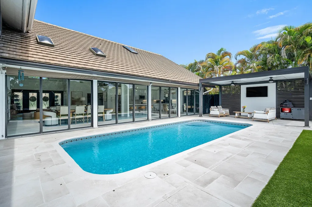 2707 Biarritz Drive Palm Beach Gardens FL 33410