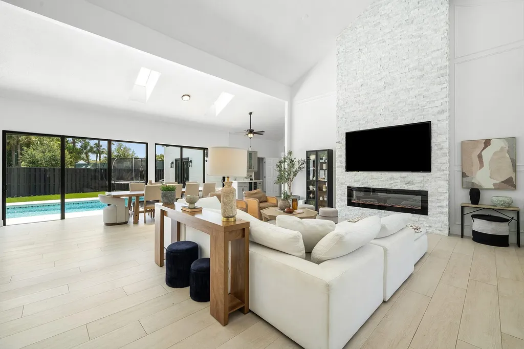 2707 Biarritz Drive Palm Beach Gardens FL 33410