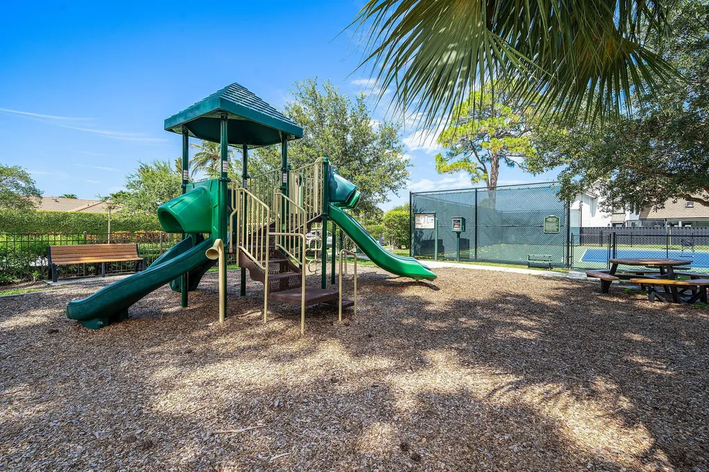 2707 Biarritz Drive Palm Beach Gardens FL 33410