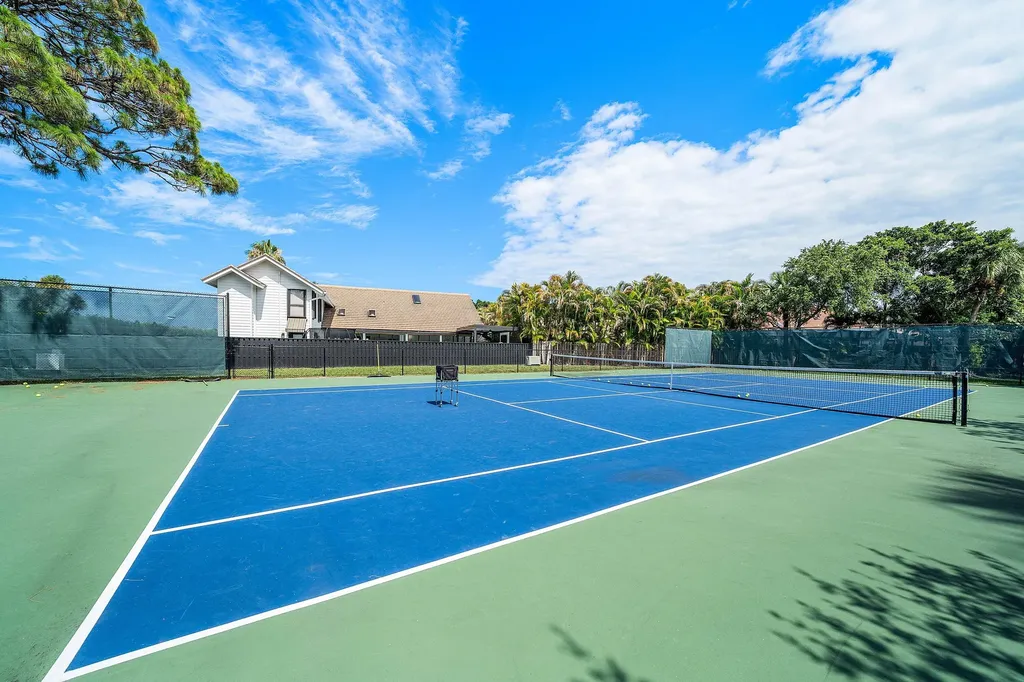 2707 Biarritz Drive Palm Beach Gardens FL 33410