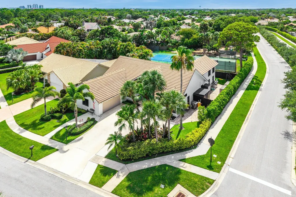 2707 Biarritz Drive Palm Beach Gardens FL 33410