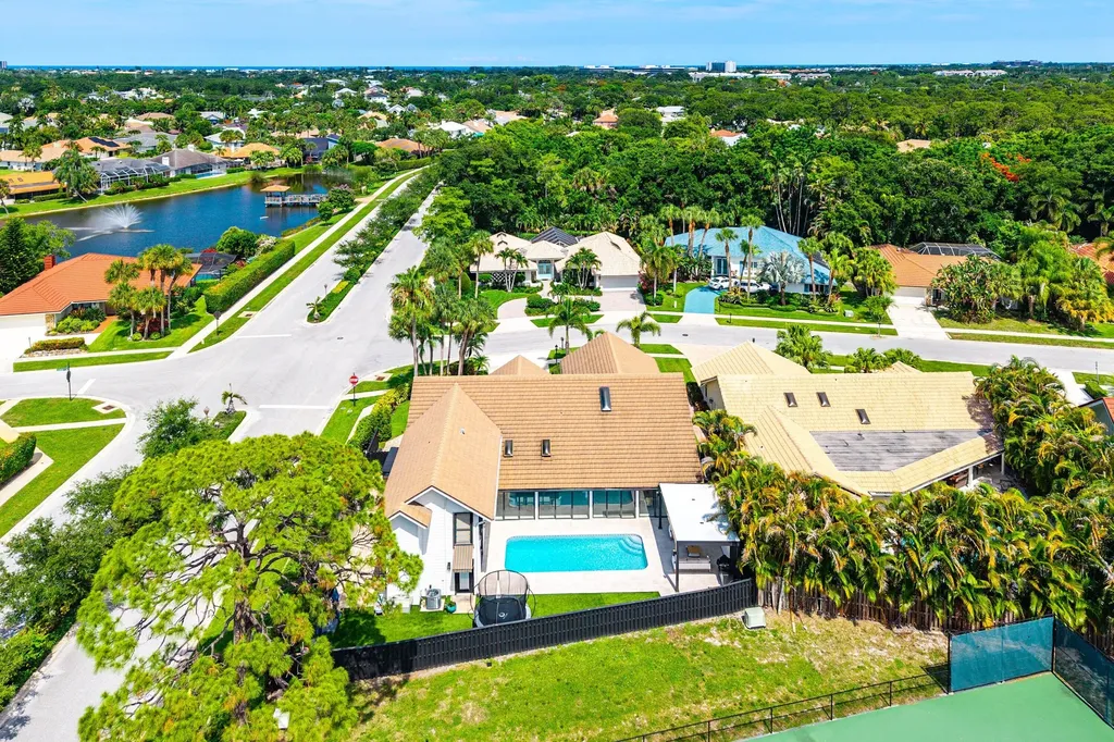 2707 Biarritz Drive Palm Beach Gardens FL 33410