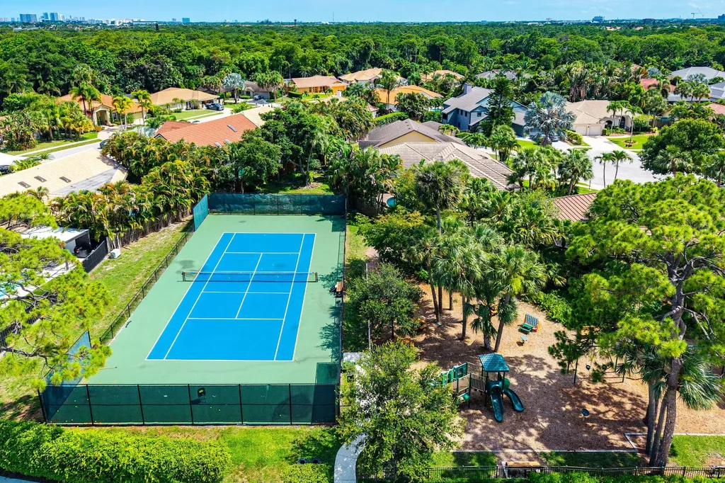 2707 Biarritz Drive Palm Beach Gardens FL 33410