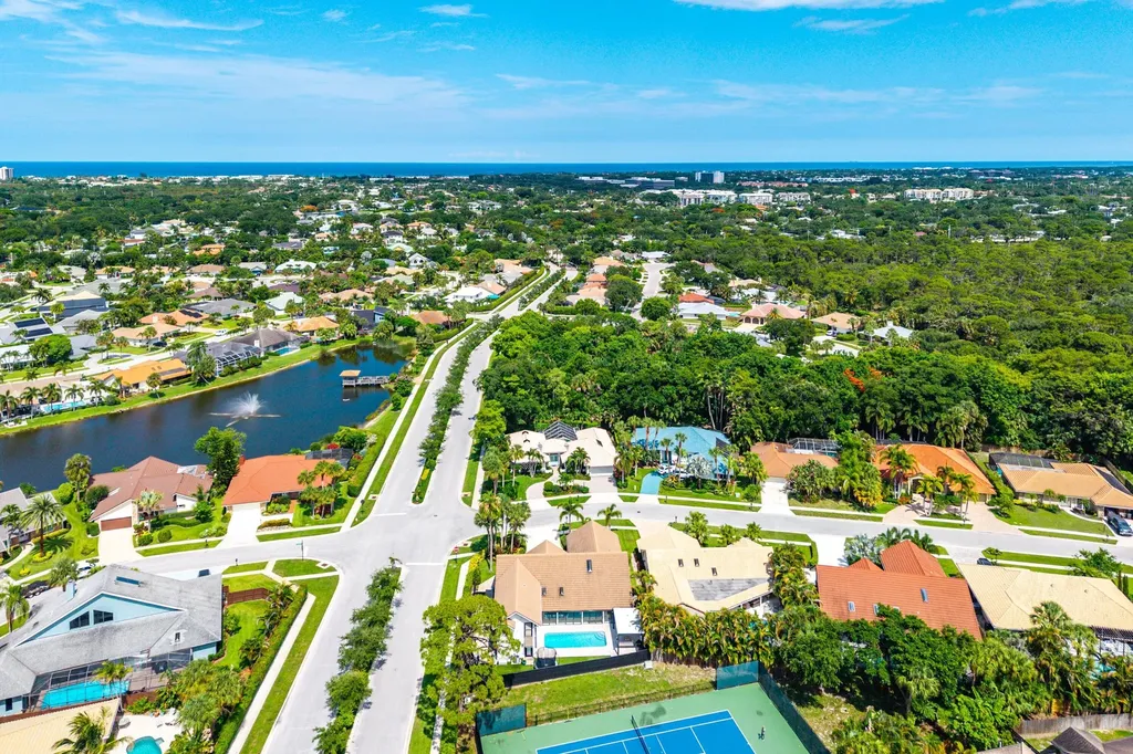 2707 Biarritz Drive Palm Beach Gardens FL 33410