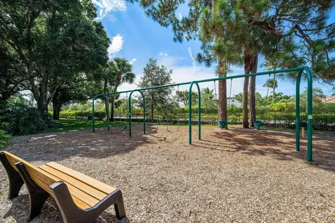 2707 Biarritz Drive Palm Beach Gardens FL 33410