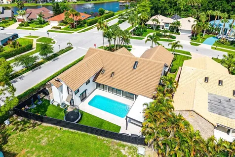 2707 Biarritz Drive Palm Beach Gardens FL 33410