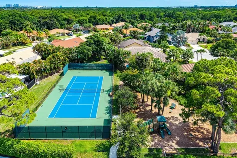 2707 Biarritz Drive Palm Beach Gardens FL 33410
