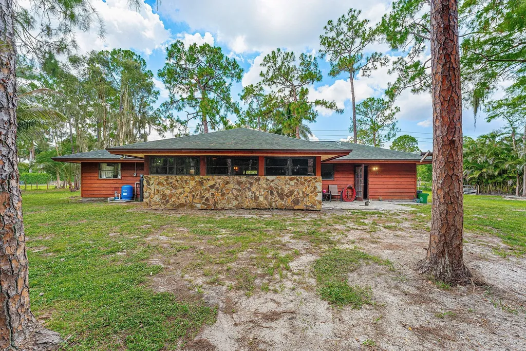 16355 Lancashire Drive E Loxahatchee FL 33470