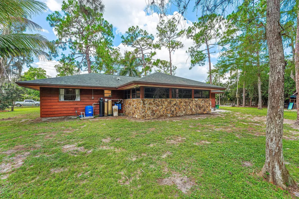 16355 Lancashire Drive E Loxahatchee FL 33470