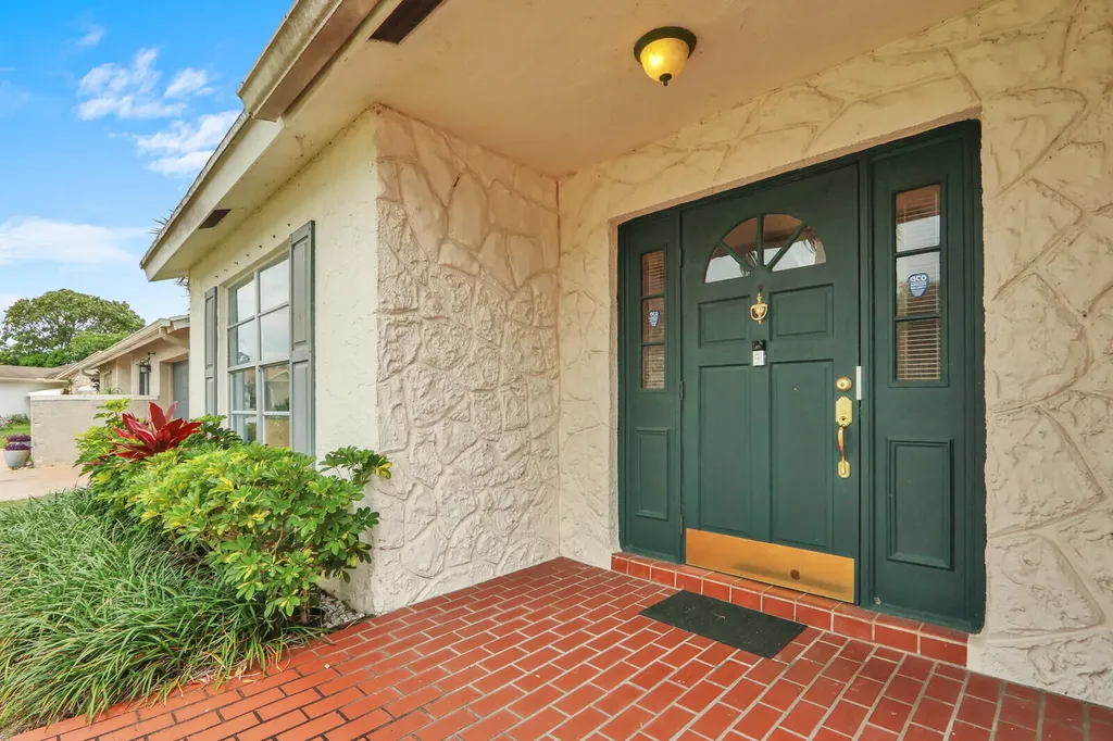 7156 Pine Bluff Drive Lake Worth FL 33467
