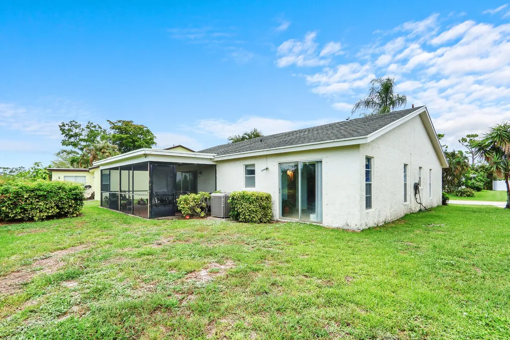 7156 Pine Bluff Drive Lake Worth FL 33467