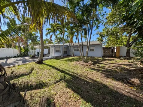 621 NE 56th Street Oakland Park FL 33334