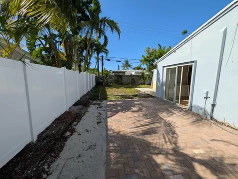 621 NE 56th Street Oakland Park FL 33334