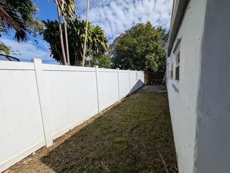621 NE 56th Street Oakland Park FL 33334