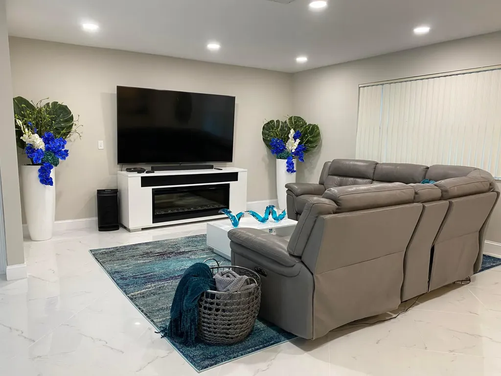 6220 SW 14th Street Plantation FL 33317