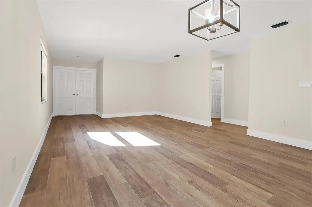 391 NW 58th Avenue Miami FL 33126