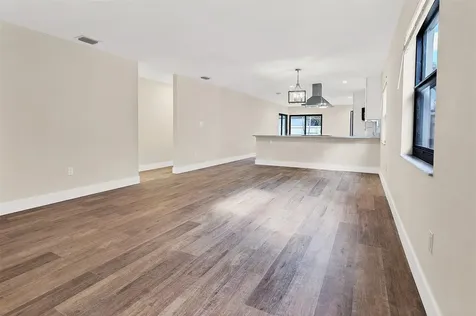 391 NW 58th Avenue Miami FL 33126
