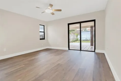 391 NW 58th Avenue Miami FL 33126