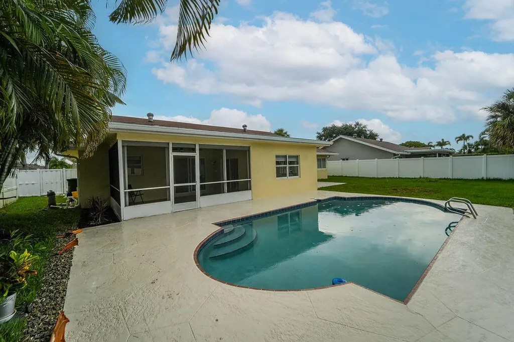 433 SW 27th Avenue Delray Beach FL 33445