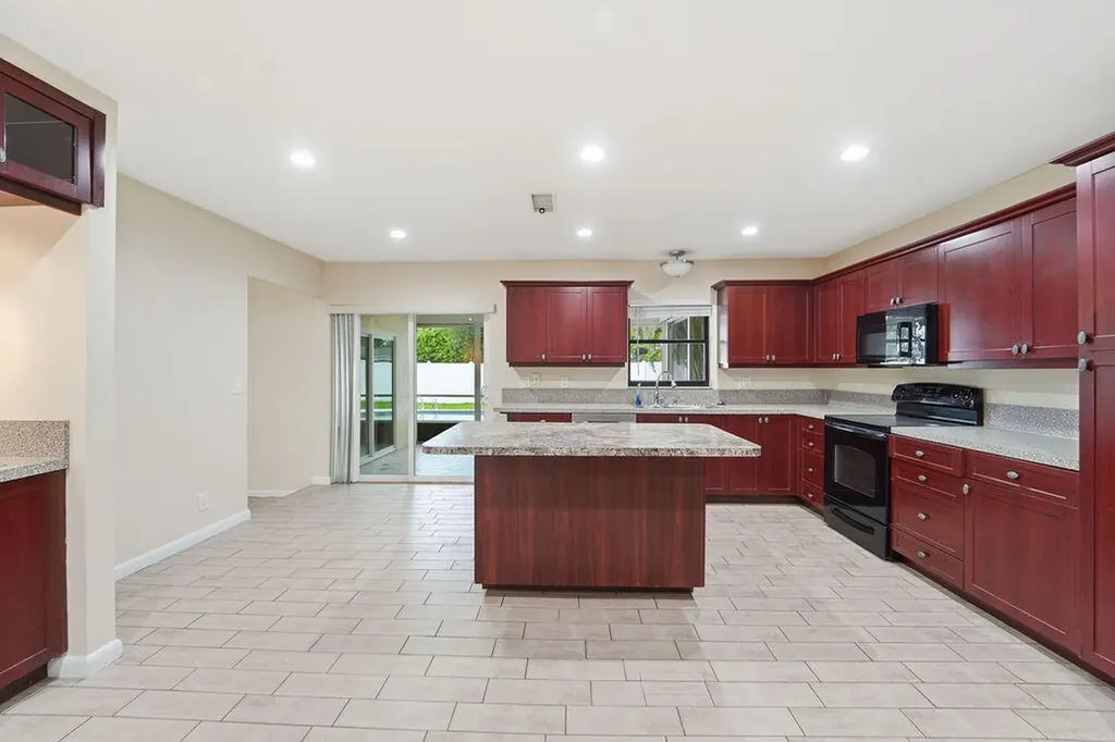 433 SW 27th Avenue Delray Beach FL 33445