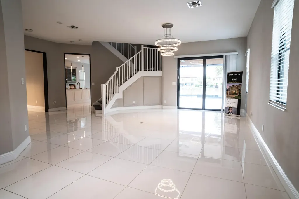 8665 E Baypoint Circle Parkland FL 33076