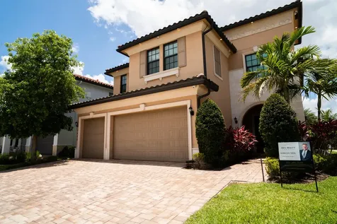 8665 E Baypoint Circle Parkland FL 33076