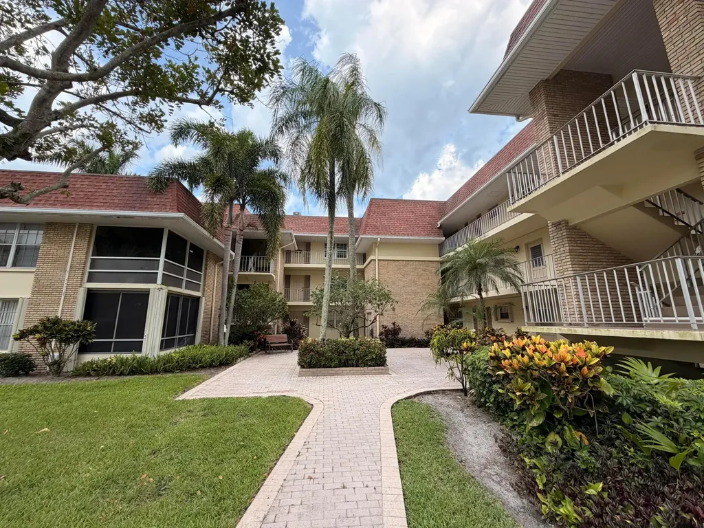 5570 Tamberlane Circle Palm Beach Gardens FL 33418