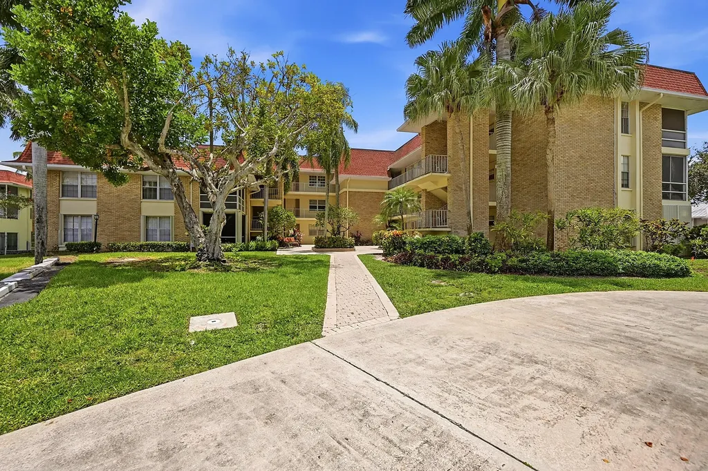 5570 Tamberlane Circle Palm Beach Gardens FL 33418