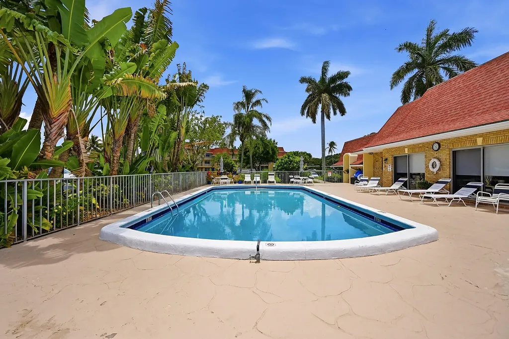 5570 Tamberlane Circle Palm Beach Gardens FL 33418