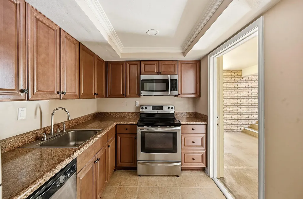 5570 Tamberlane Circle Palm Beach Gardens FL 33418