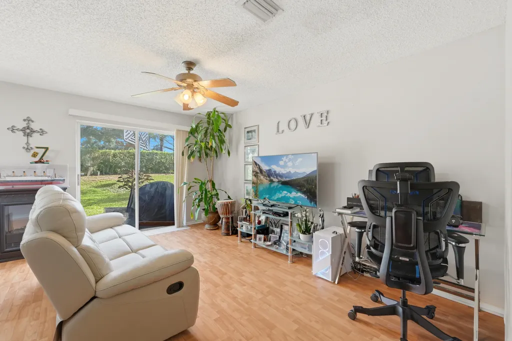 6929 Willow Creek Run Lake Worth FL 33463
