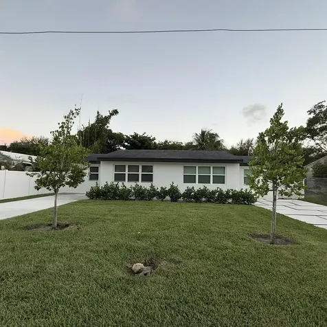 118 SW 7th Street Delray Beach FL 33444