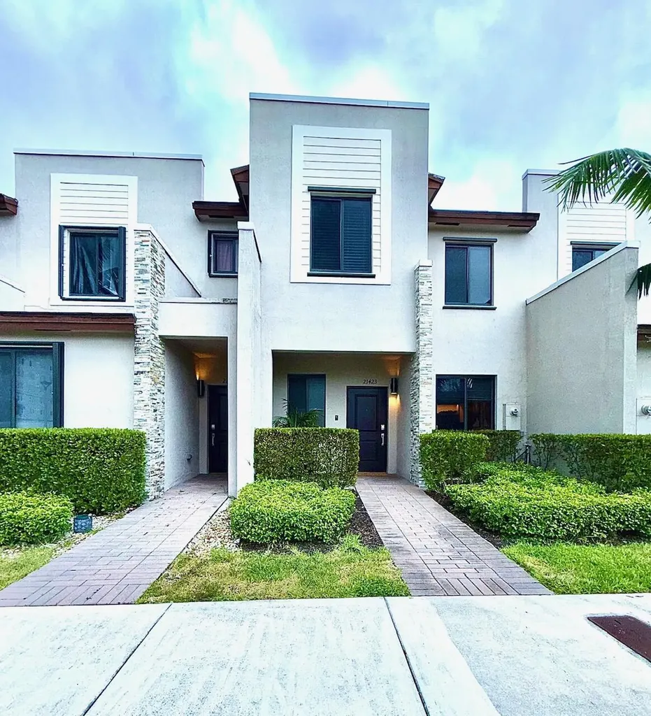 21423 NE 2nd Place Miami FL 33179