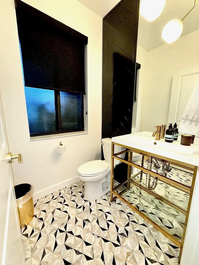 21423 NE 2nd Place Miami FL 33179