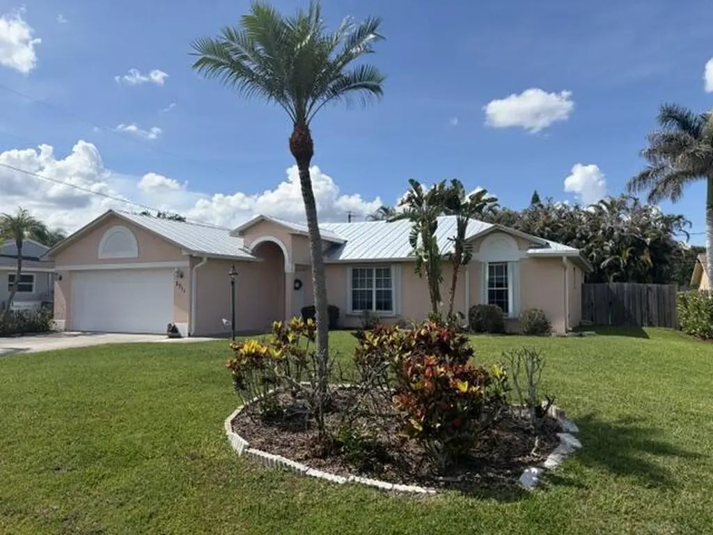 2511 SE Jason Avenue Port St Lucie FL 34952