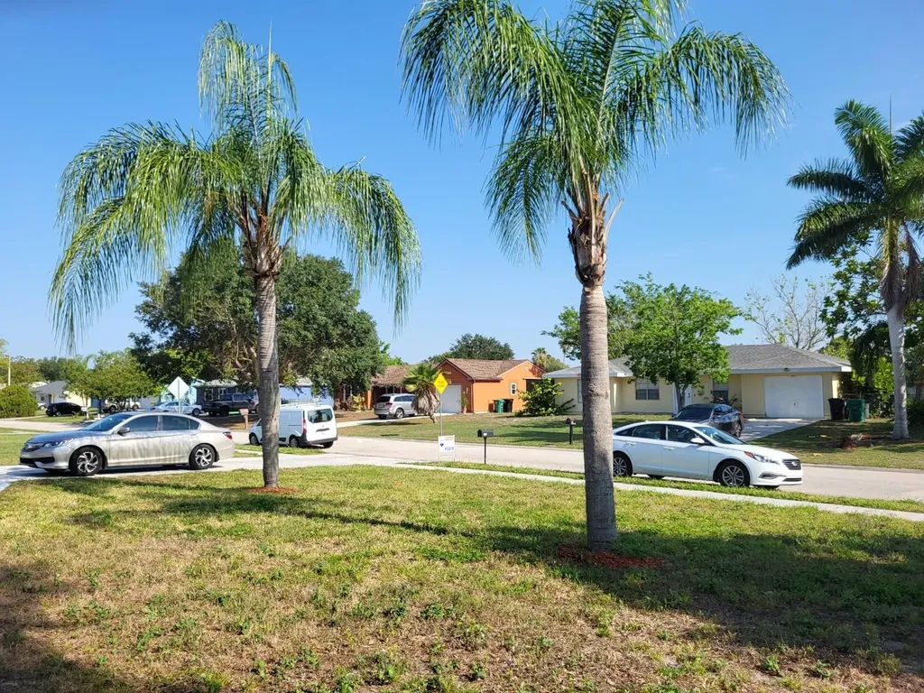 702 SW Belmont Circle Port St Lucie FL 34953