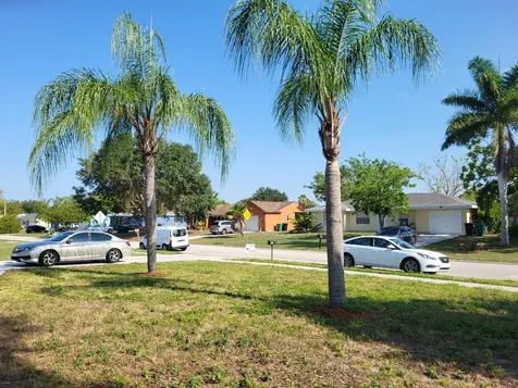 702 SW Belmont Circle Port St Lucie FL 34953